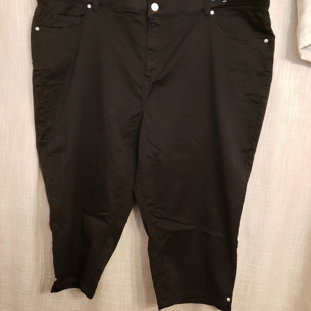 Catherine's sateen stretch Black Board short capri shorts 28W